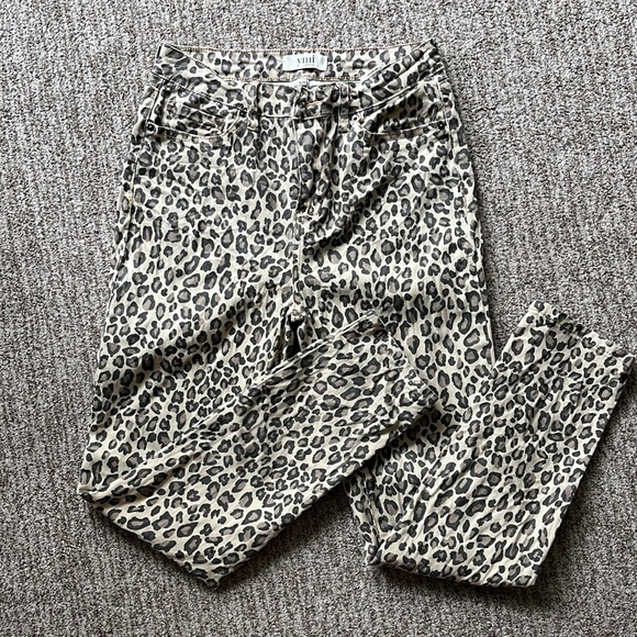 Leopard Print Denim - Picture 2 of 3